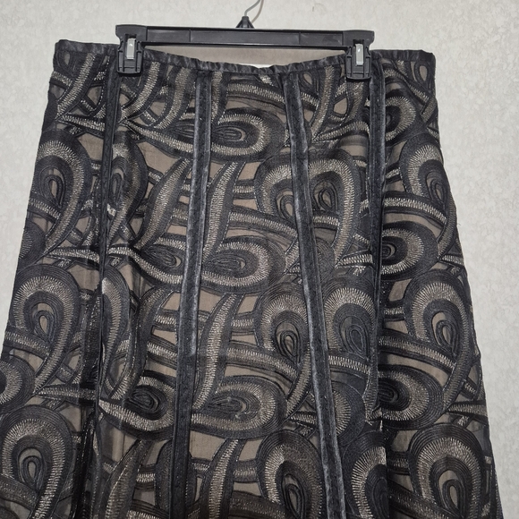 PETER NYGARD Elegant Black-gold Patterned A-Line Skirt..SIZE:16 - Picture 2 of 9